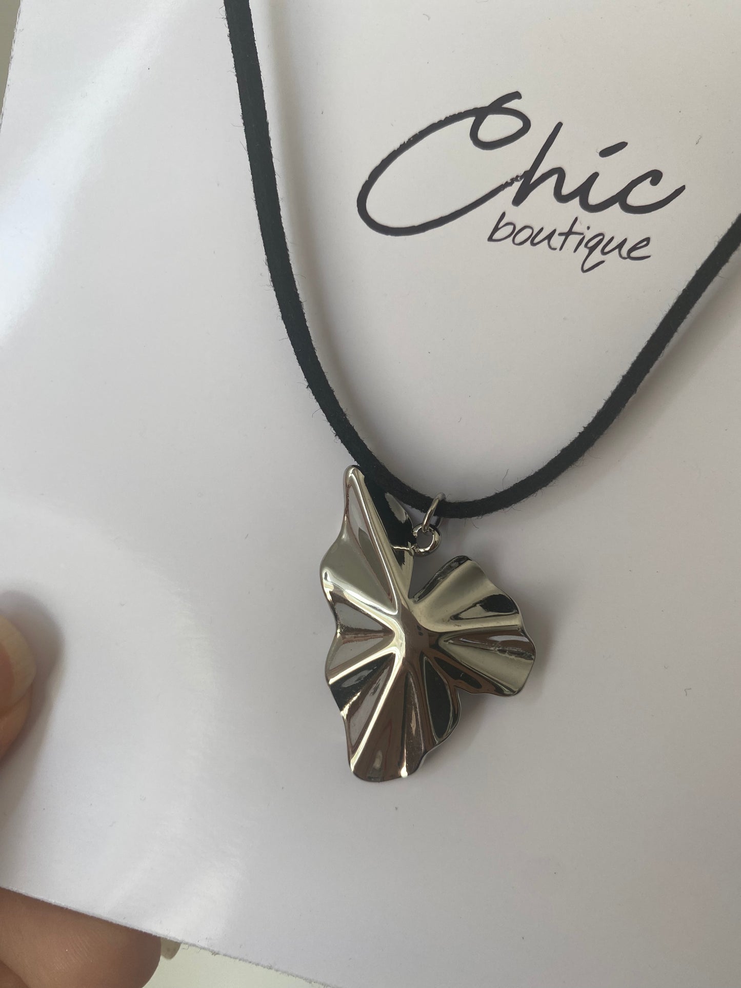 COLLAR ECOCUERO HOJA II