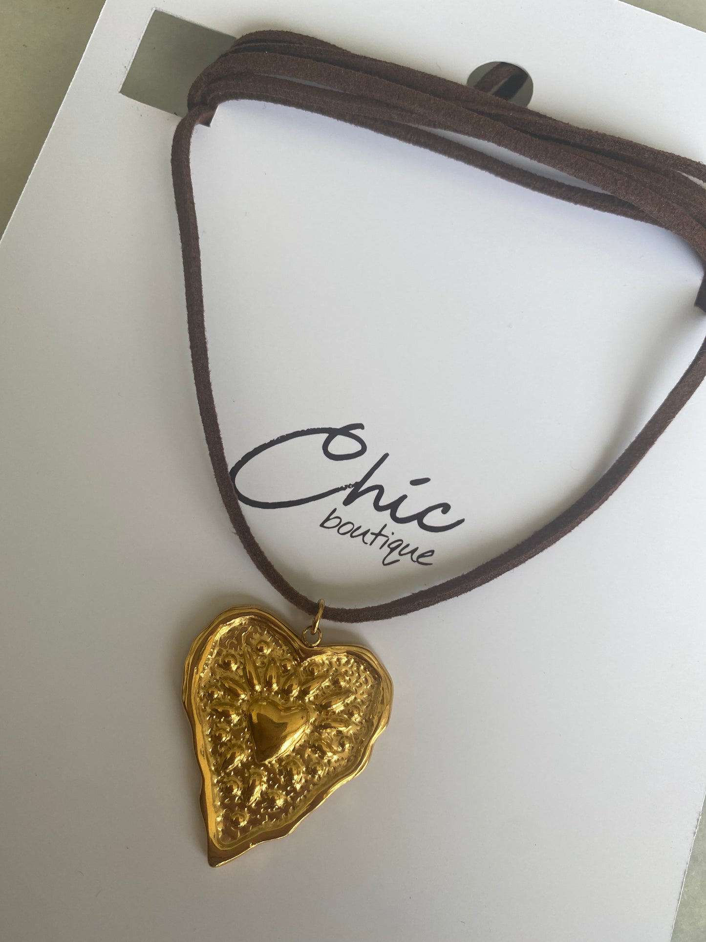 COLLAR ECOCUERO CORAZÓN III