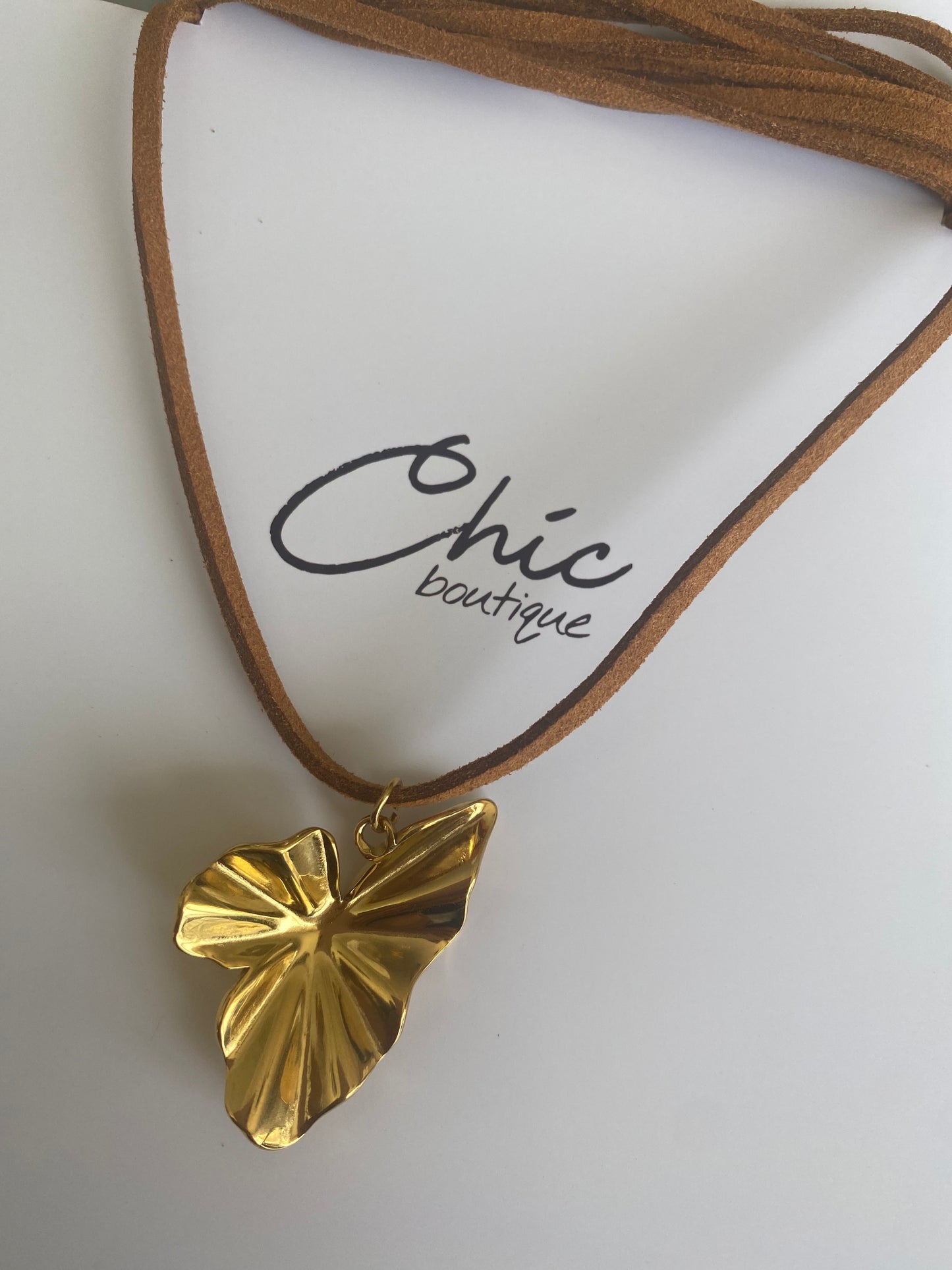 COLLAR ECOCUERO ASIMÉTRICO