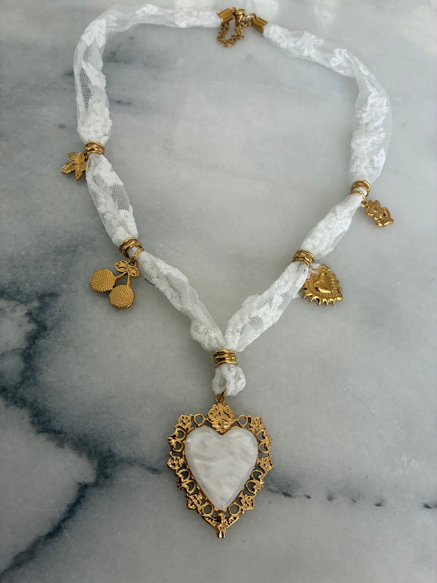 COLLAR ALMA DE ENCAJE