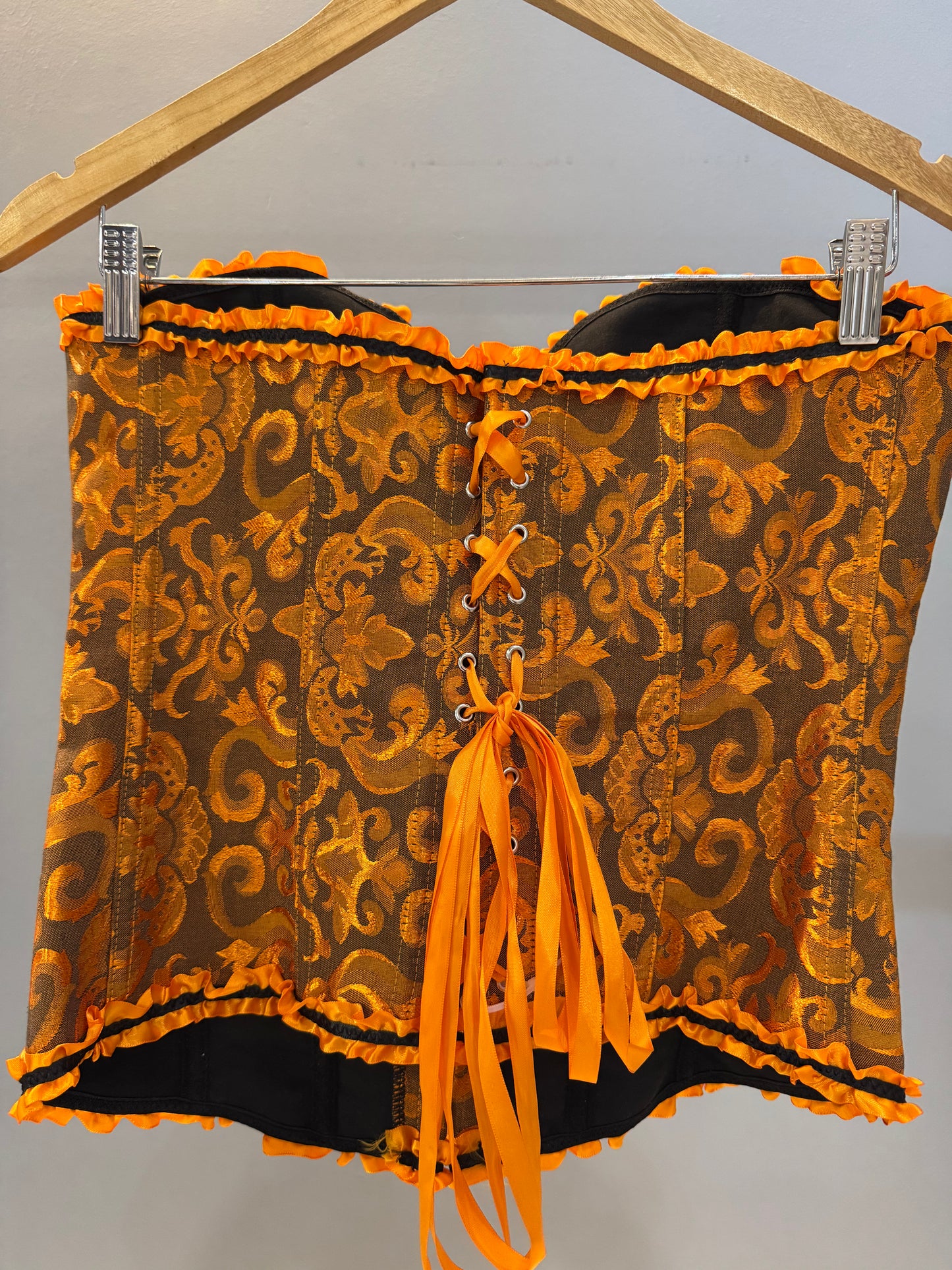 CORSÉ VICTORIANO NARANJO CON DETALLES NEGROS