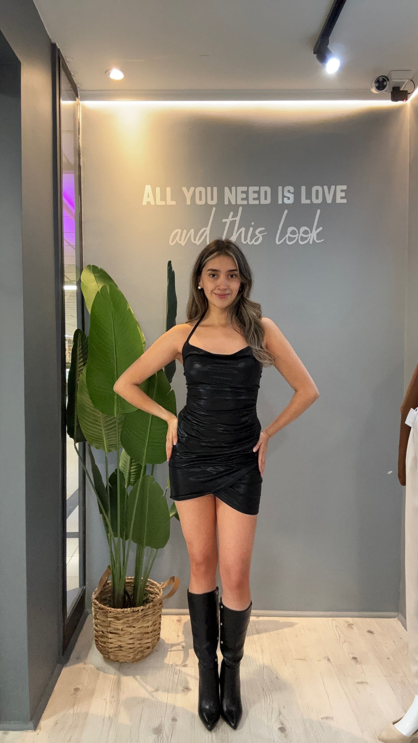 VESTIDO ECOCUERO NEGRO
