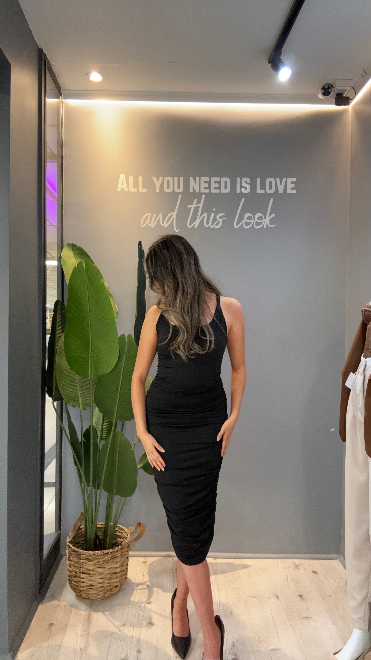 VESTIDO MIDI NEGRO