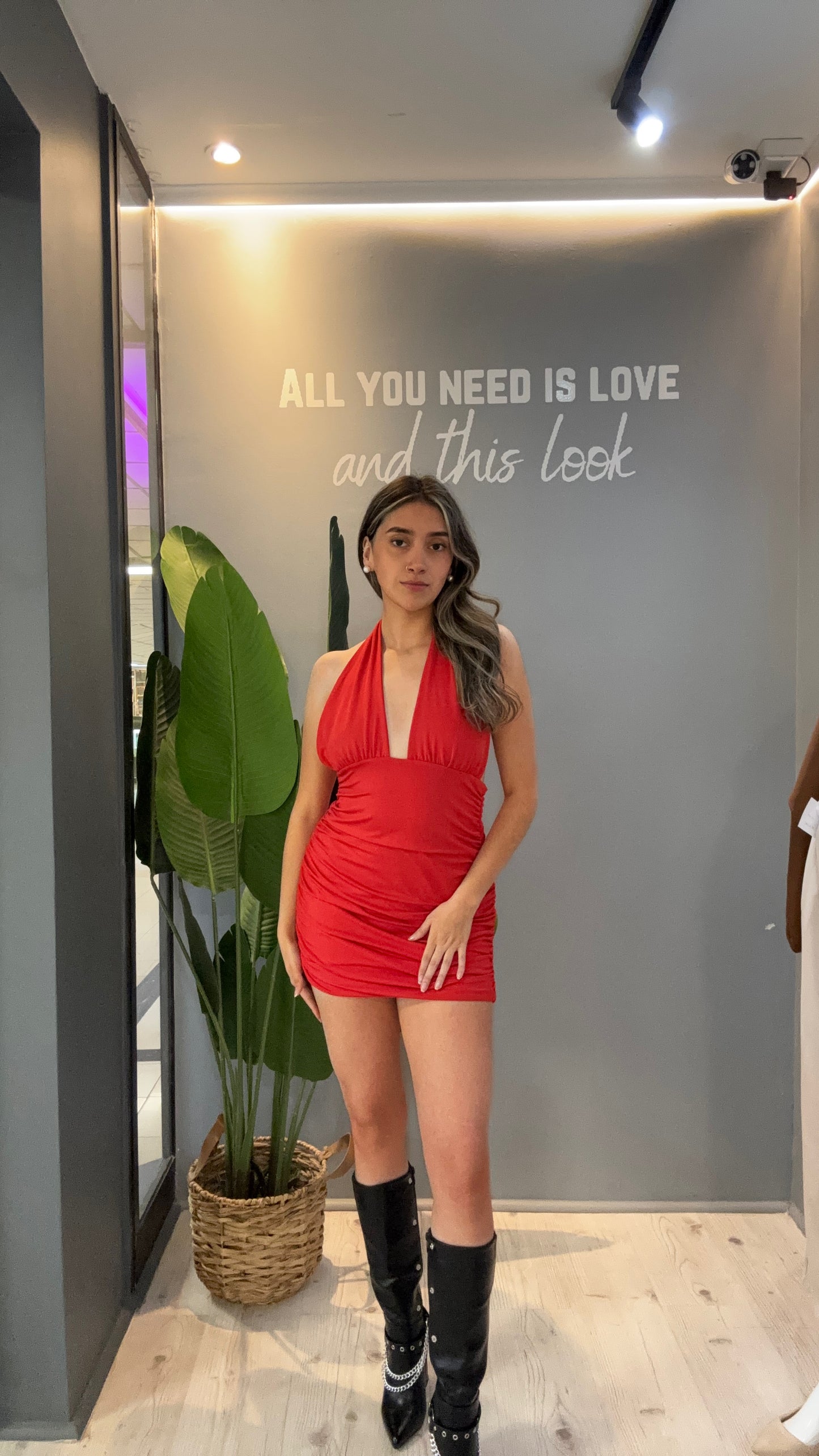 VESTIDO ESCOTE MULTIFORMAS ROJO