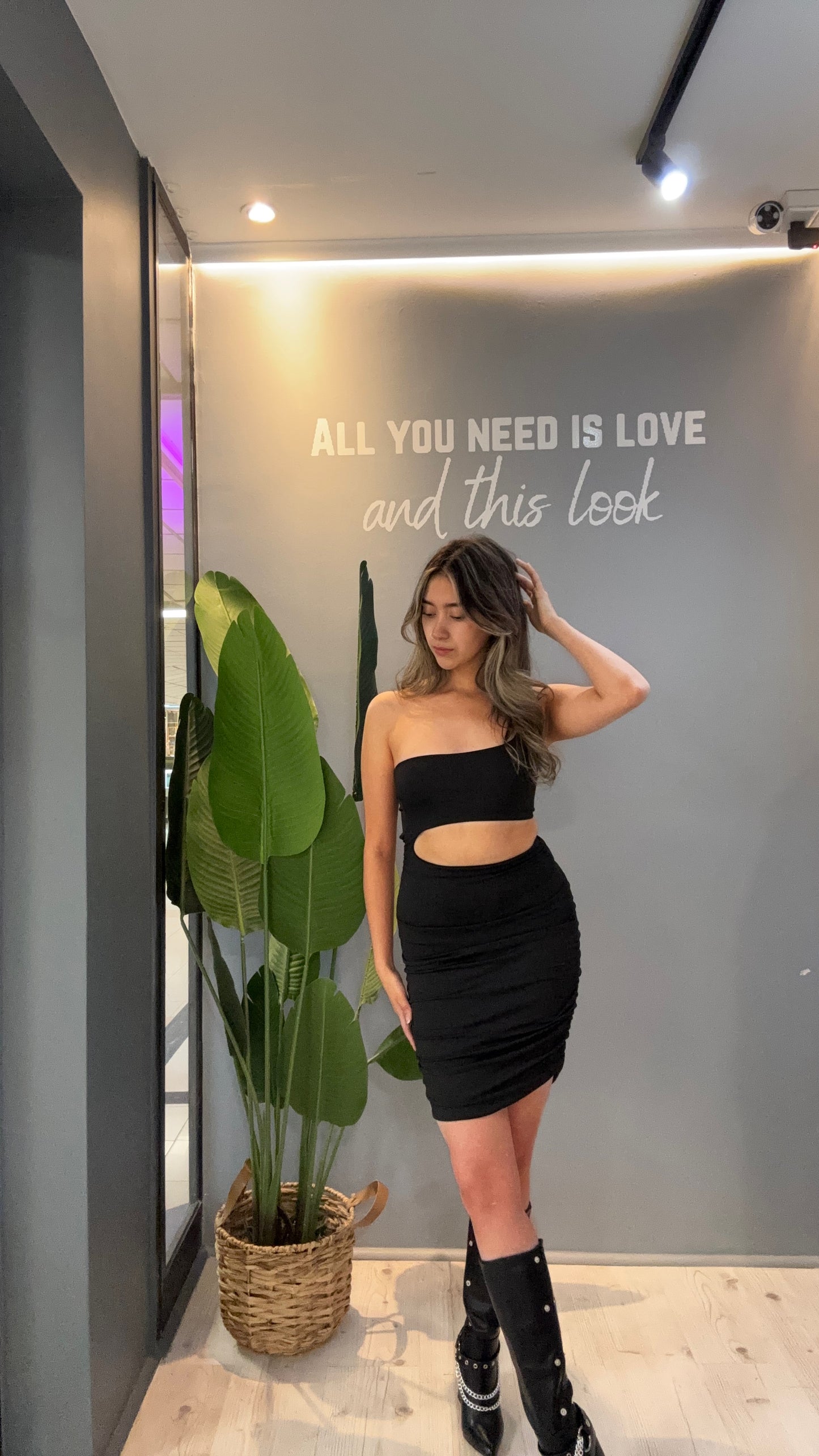 VESTIDO ASIMÉTRICO NEGRO