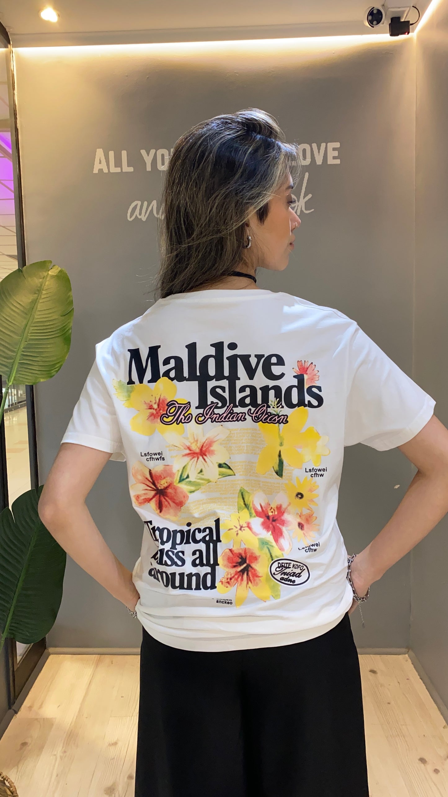 POLERA GRÁFICA MAKLIVE ISLAND