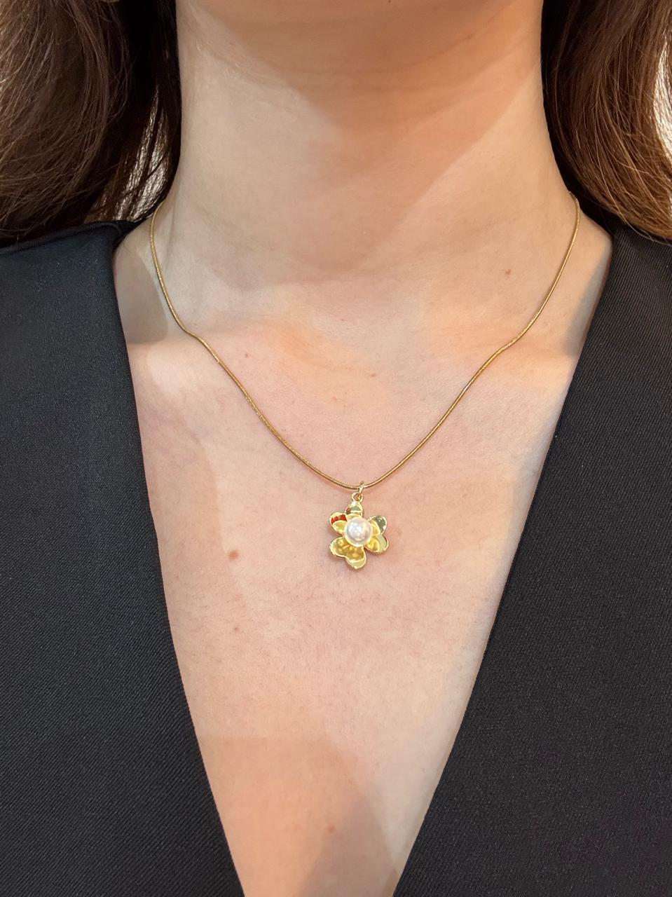 COLLAR DE FLOR CON PERLA