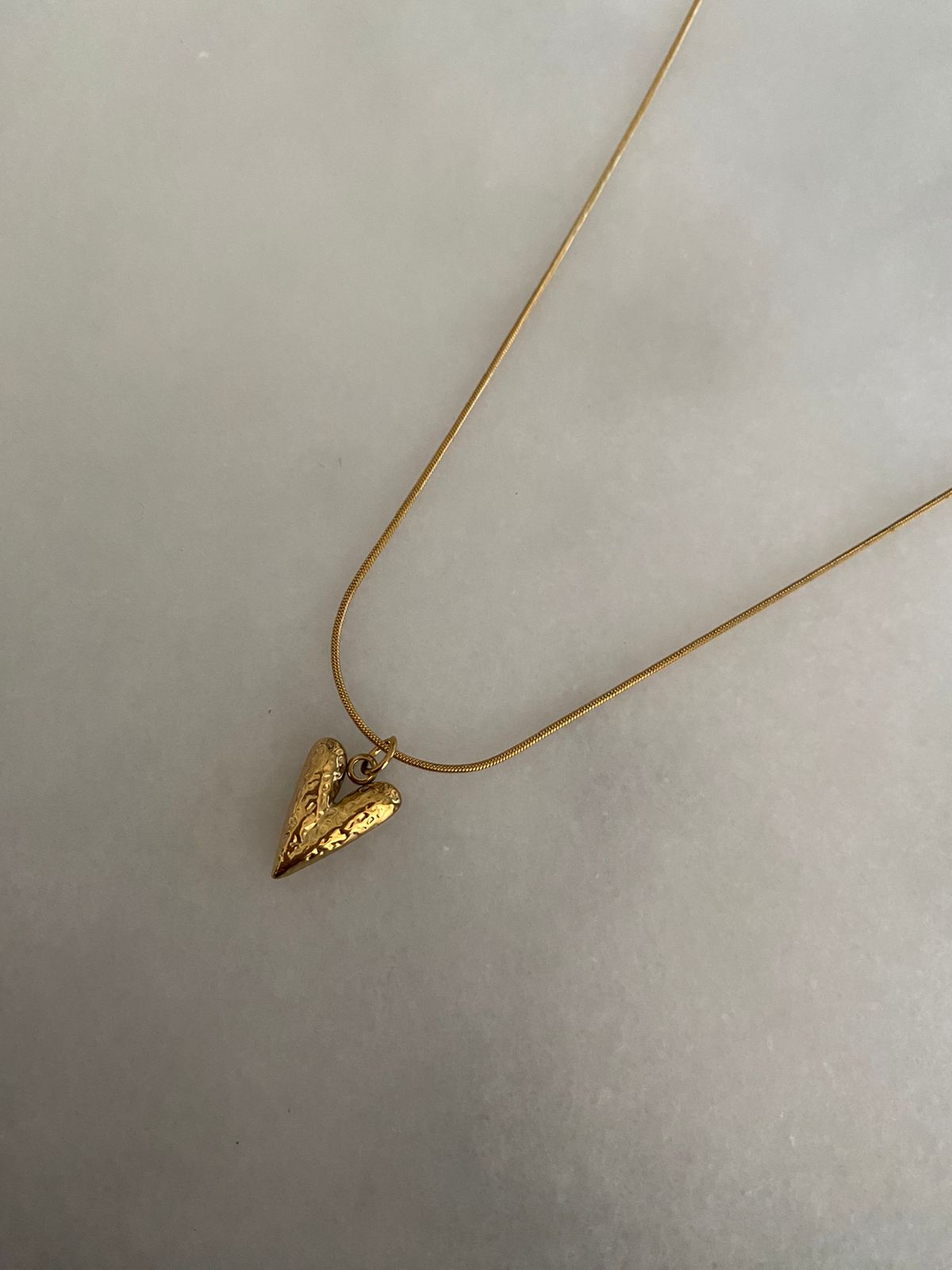 COLLAR CORAZÓN DORADO
