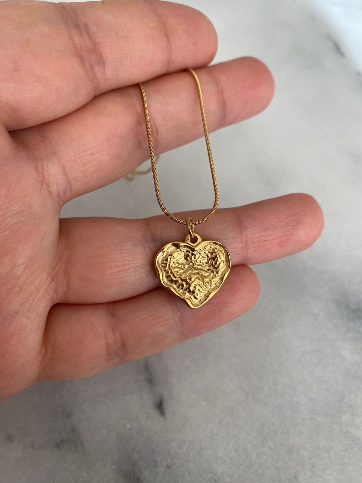 COLLAR CORAZÓN TALLADO