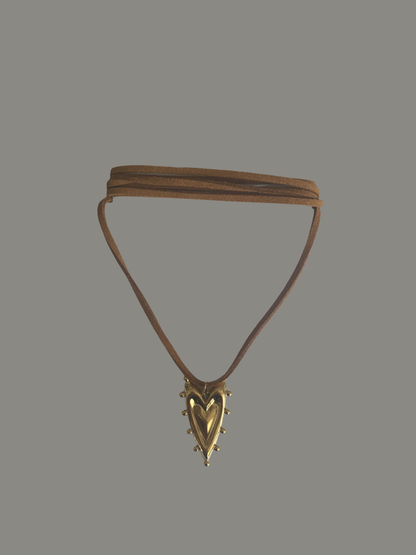 COLLAR ECOCUERO CORAZÓN CON PUNTAS