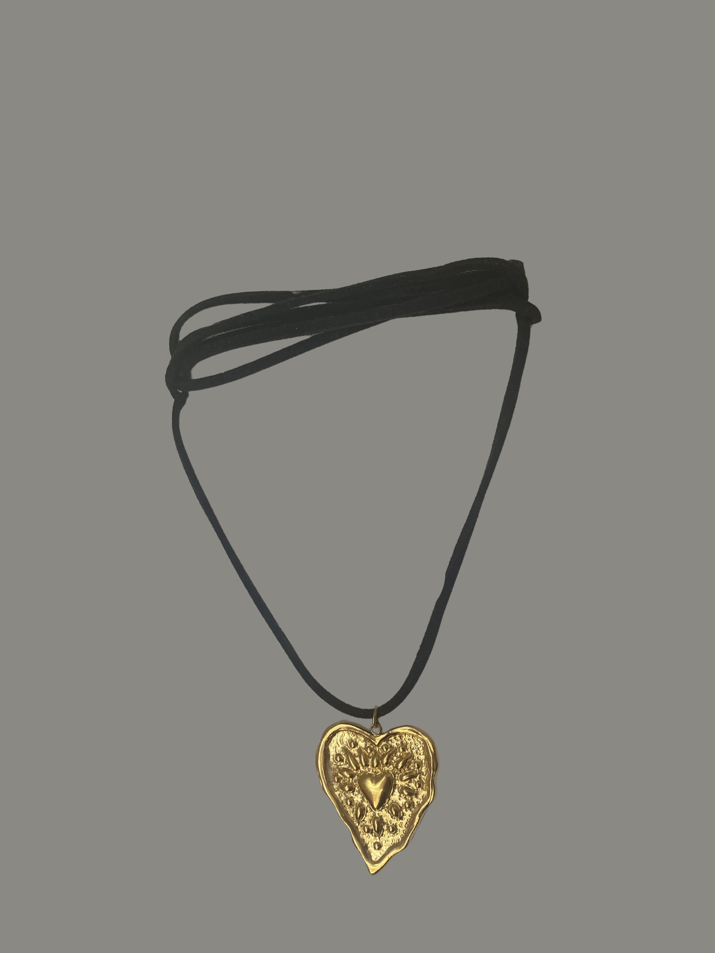 COLLAR ECOCUERO CORAZÓN GRANDE