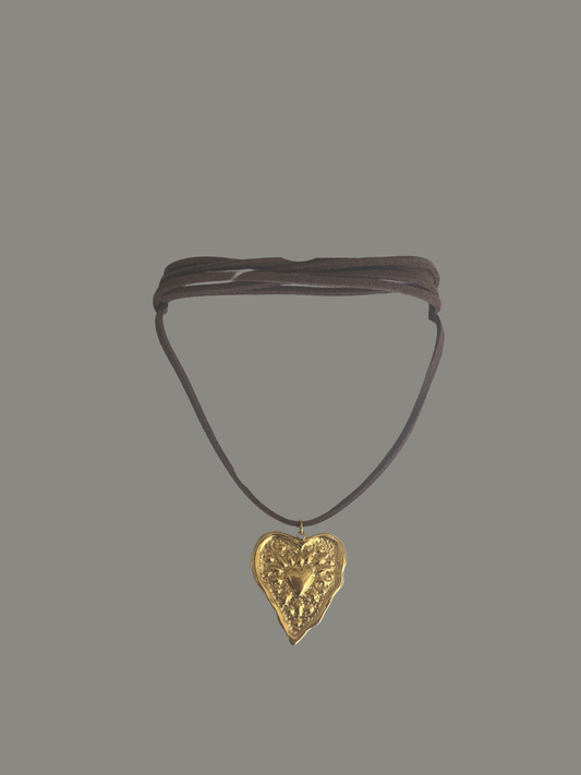 COLLAR ECOCUERO CORAZÓN III