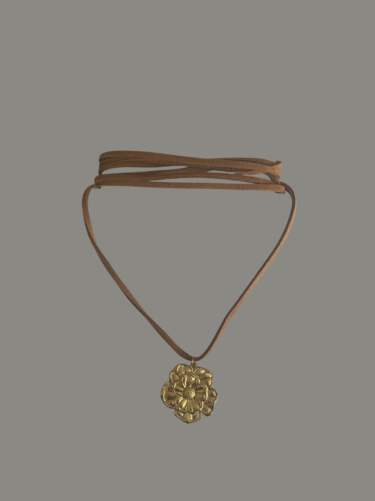 COLLAR ECOCUERO FLOR