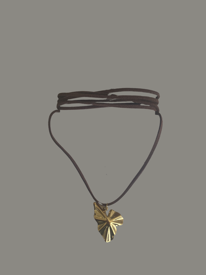 COLLAR ECOCUERO HOJA IV
