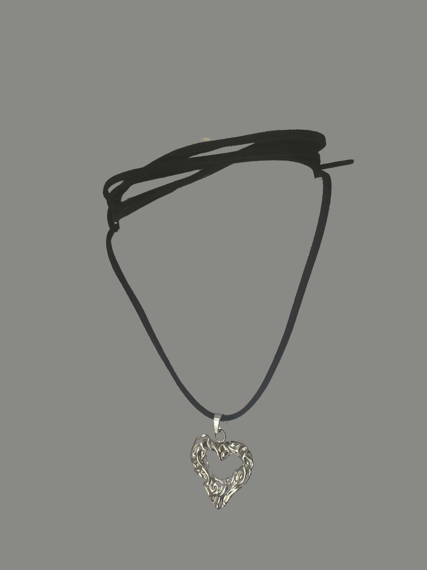 COLLAR ECOCUERO CORAZÓN ABIERTO