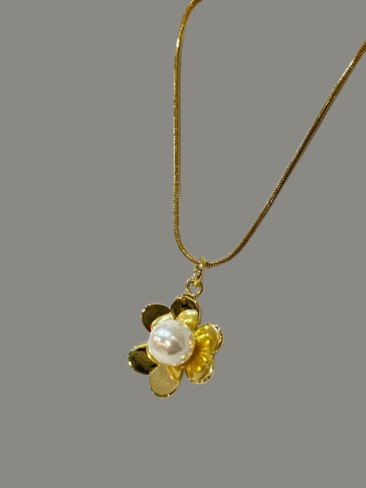 COLLAR DE FLOR CON PERLA