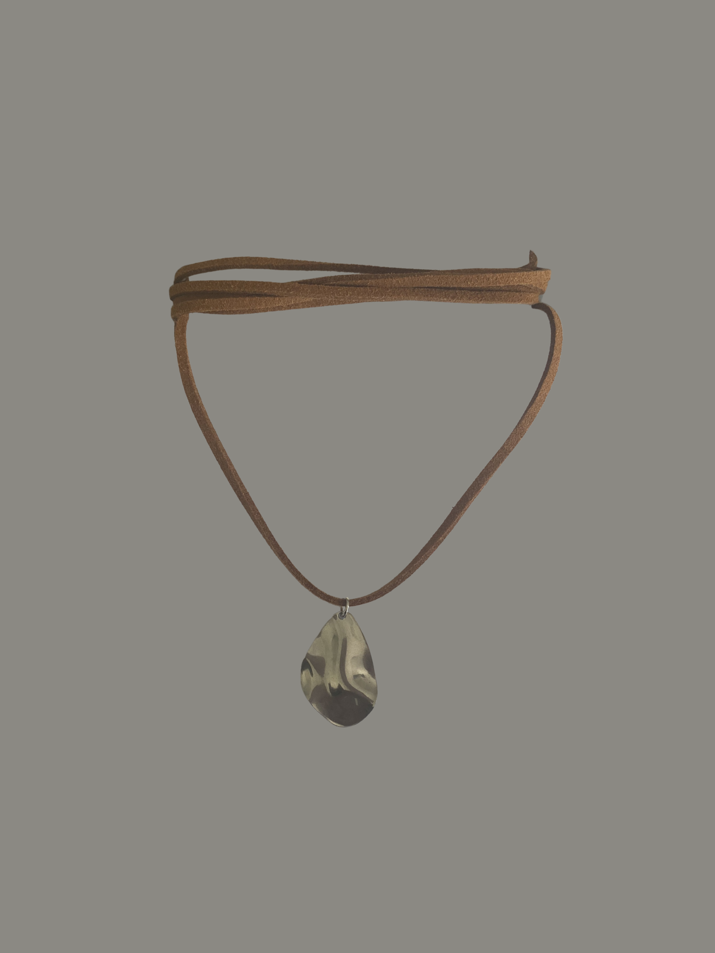 COLLAR ECOCUERO ASIMÉTRICO II