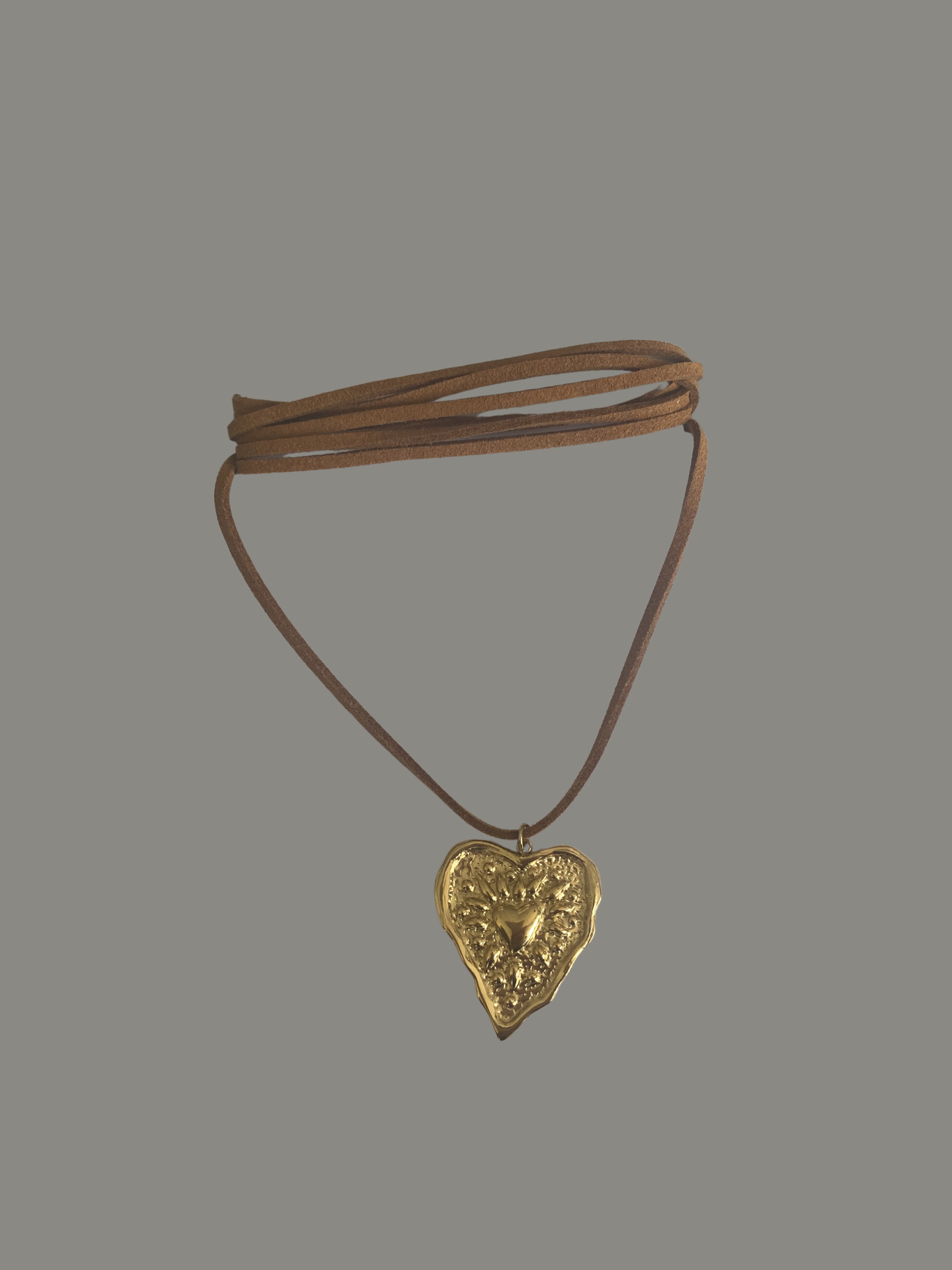COLLAR ECOCUERO CORAZÓN