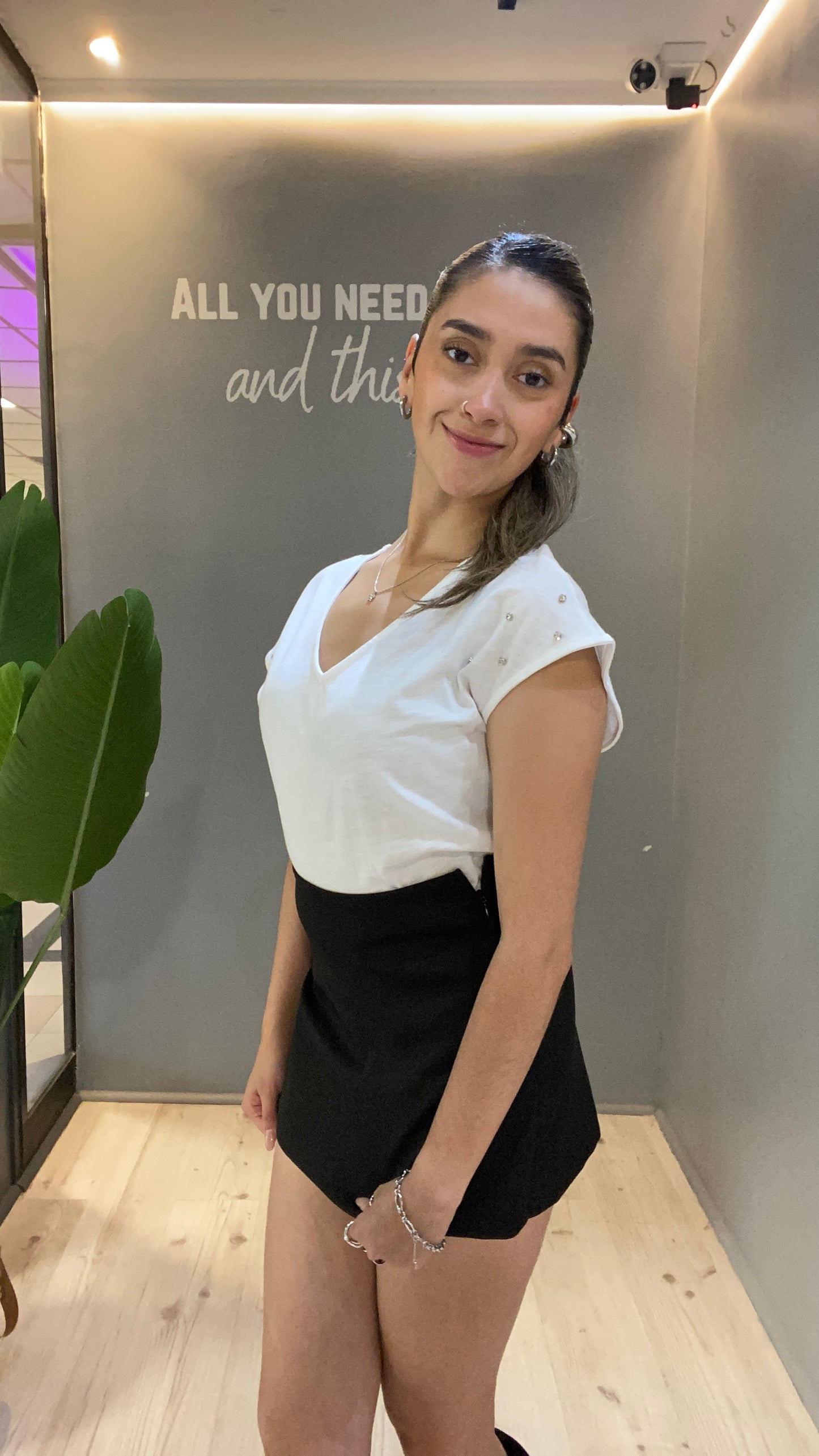 TOP CUELLO V TENDENCIA BLANCO