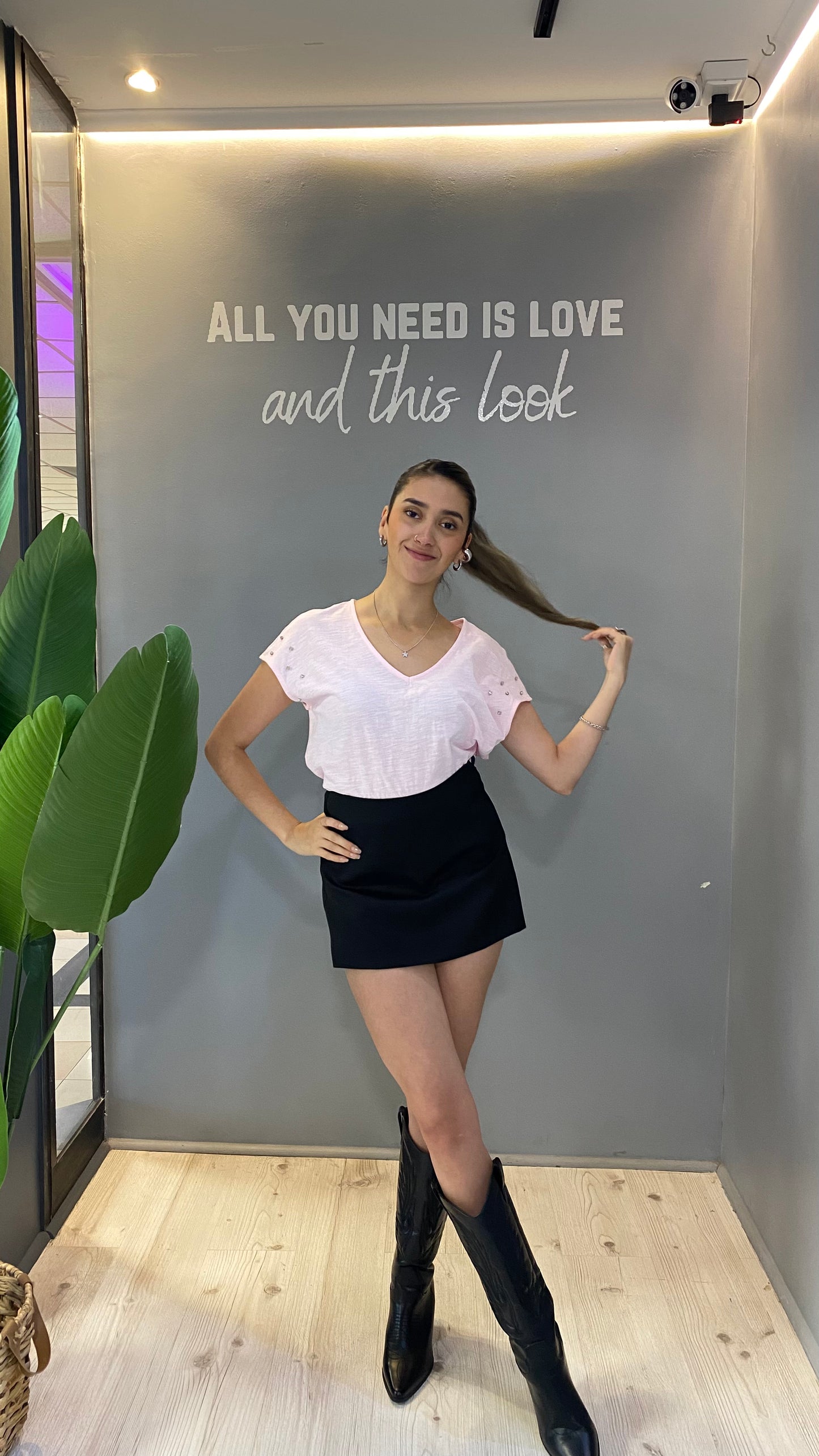 TOP CUELLO V TENDENCIA ROSA