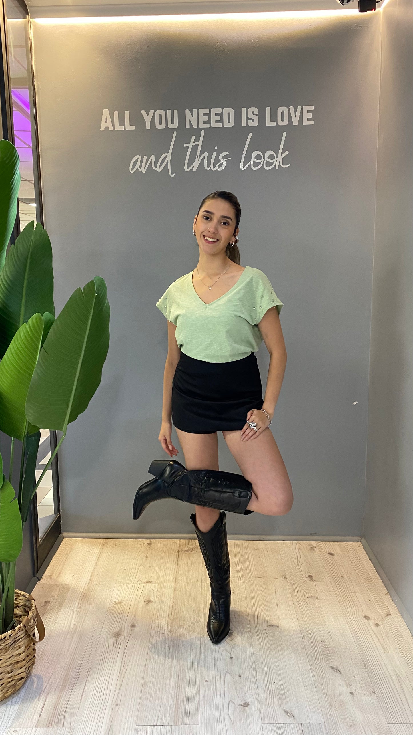 TOP CUELLO V TENDENCIA VERDE