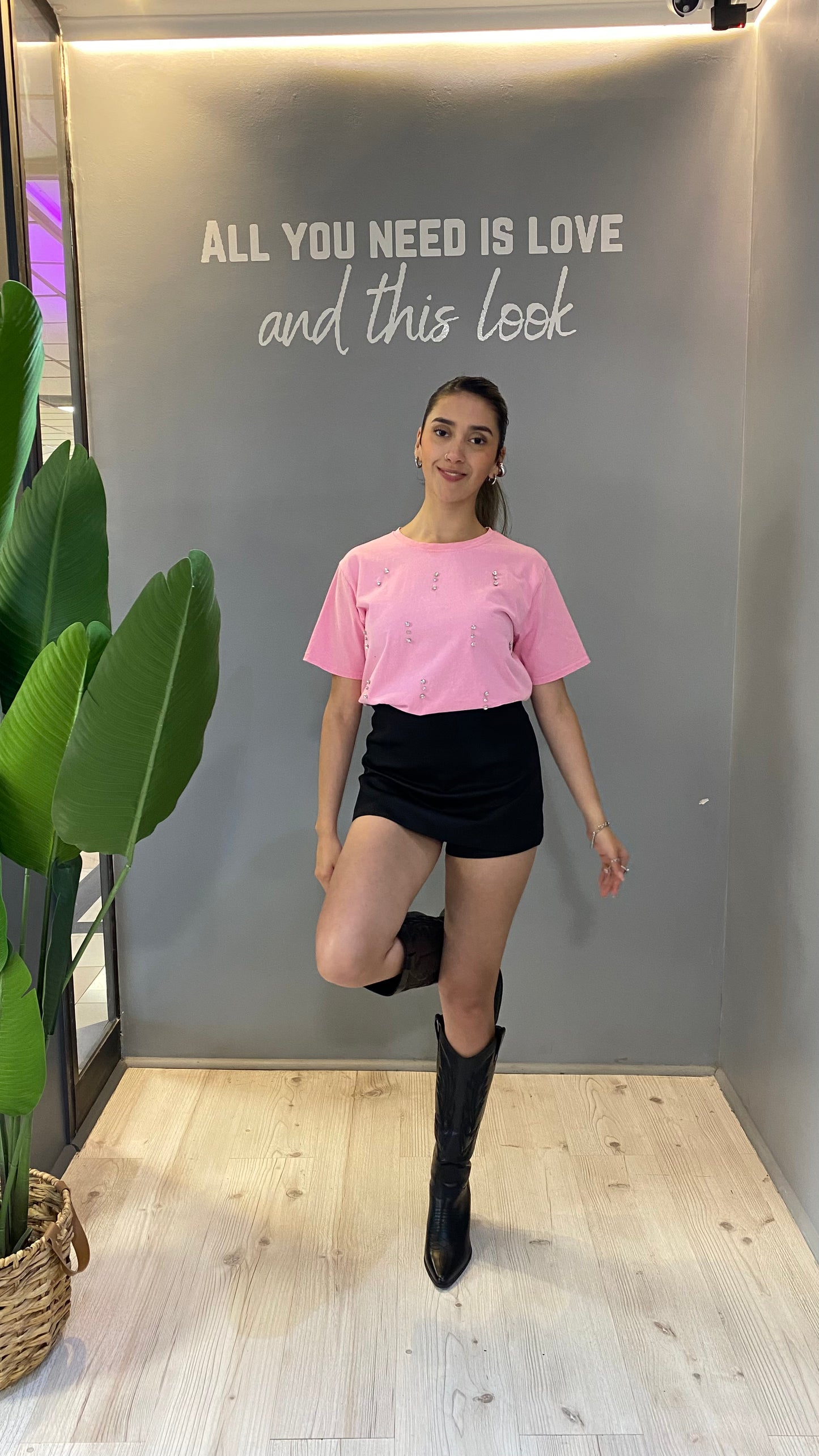 TOP CON BRILLOS ROSA