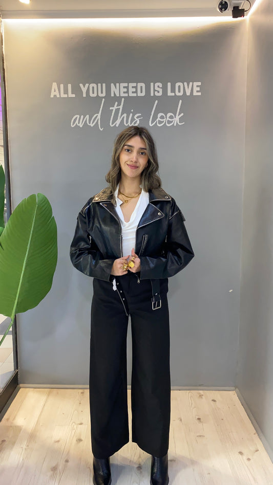 CASACA ECOCUERA NEGRA CON TOQUES PLATEADOS