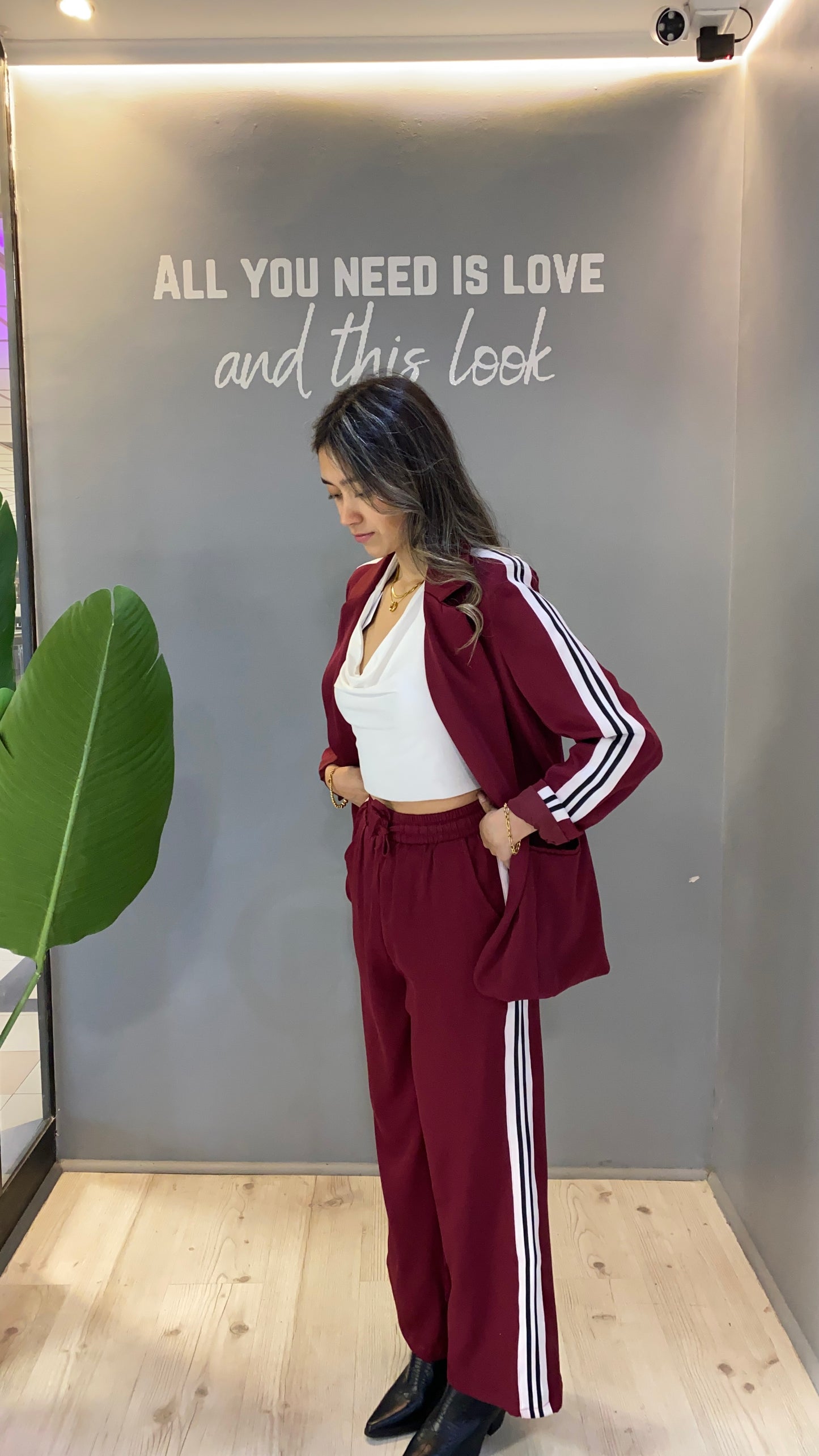 PANTALÓN BURDEO CON LÍNEAS