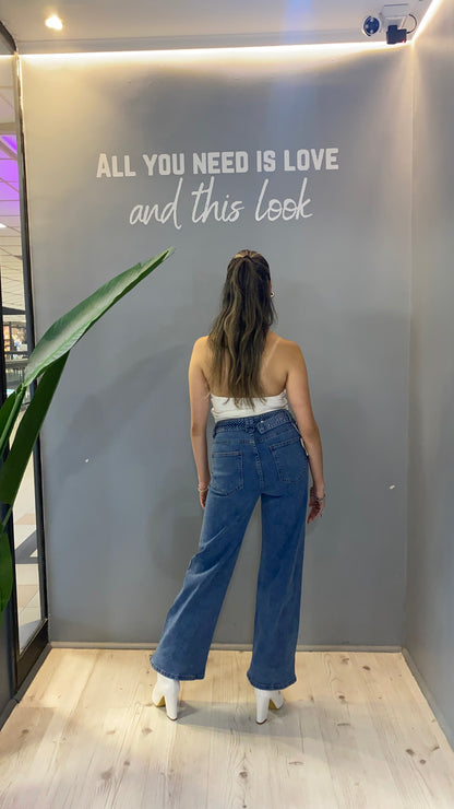 JEANS BRILLANTE CON CINTURÓN II