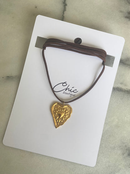 COLLAR ECOCUERO CORAZÓN III