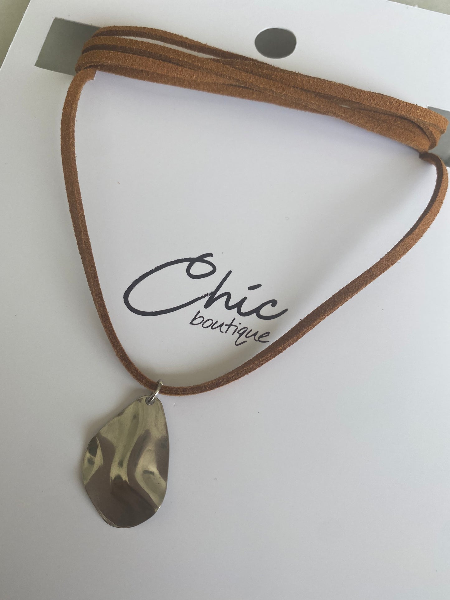 COLLAR ECOCUERO ASIMÉTRICO II