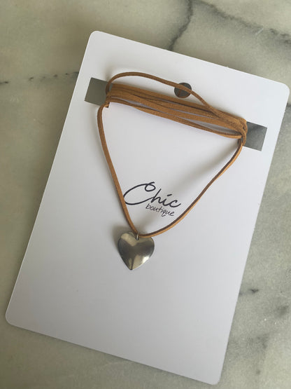 COLLAR ECOCUERO CORAZÓN PEQUEÑO