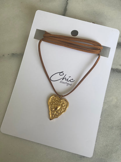 COLLAR ECOCUERO CORAZÓN