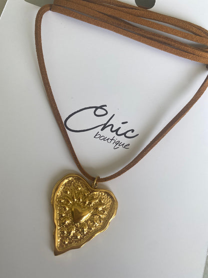 COLLAR ECOCUERO CORAZÓN