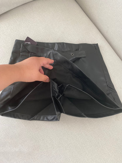FALDA SHORT ECOCUERO NEGRA