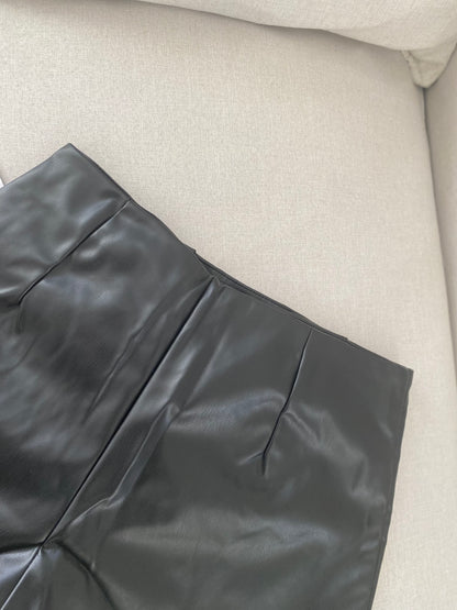 FALDA SHORT ECOCUERO NEGRA
