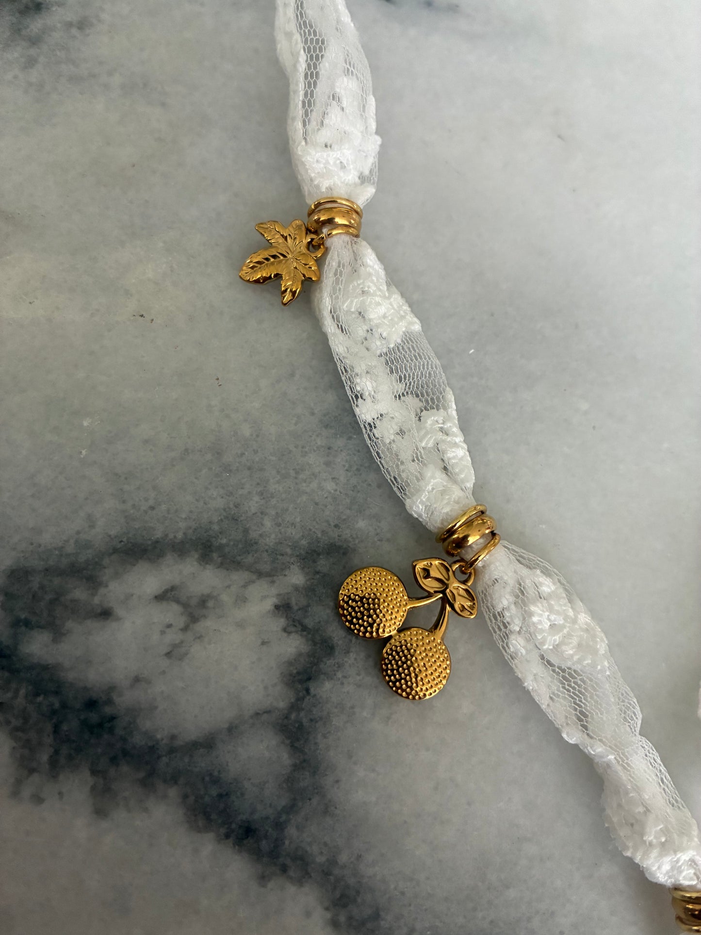 COLLAR ALMA DE ENCAJE