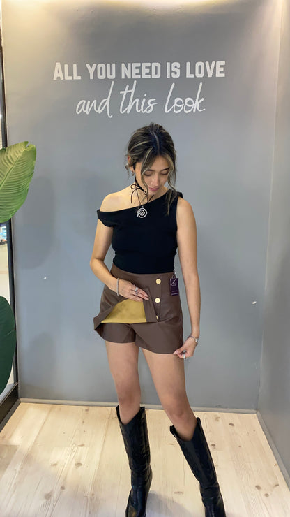 FALDA ECOCUERO CAFÉ CON DETALLES DORADOS