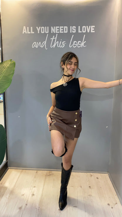 FALDA ECOCUERO CAFÉ CON DETALLES DORADOS