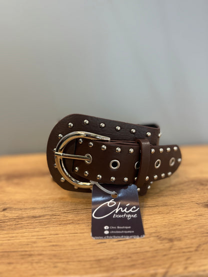 CINTURÓN MAXI TACHAS CAFÉ