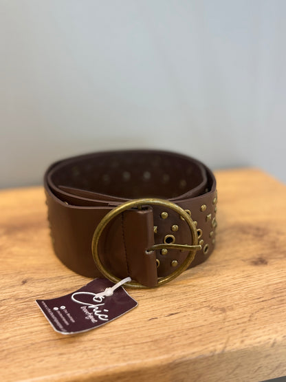 CINTURÓN  MULTITACHAS CAFÉ