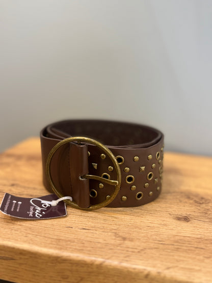 CINTURÓN  MULTITACHAS CAFÉ