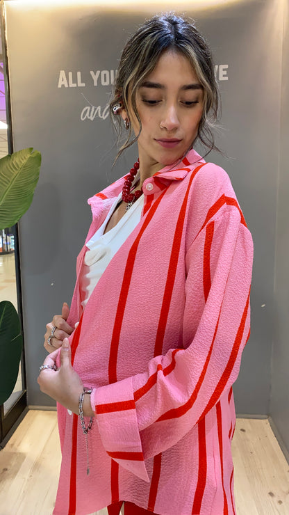 CAMISA ROSADA RAYAS ROJAS