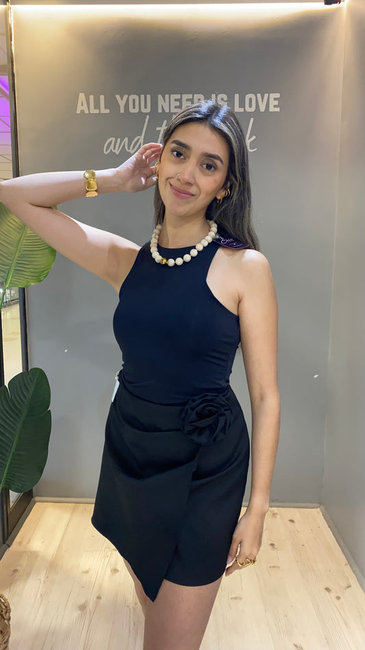 FALDA SASTRERA NEGRA CON FLOR