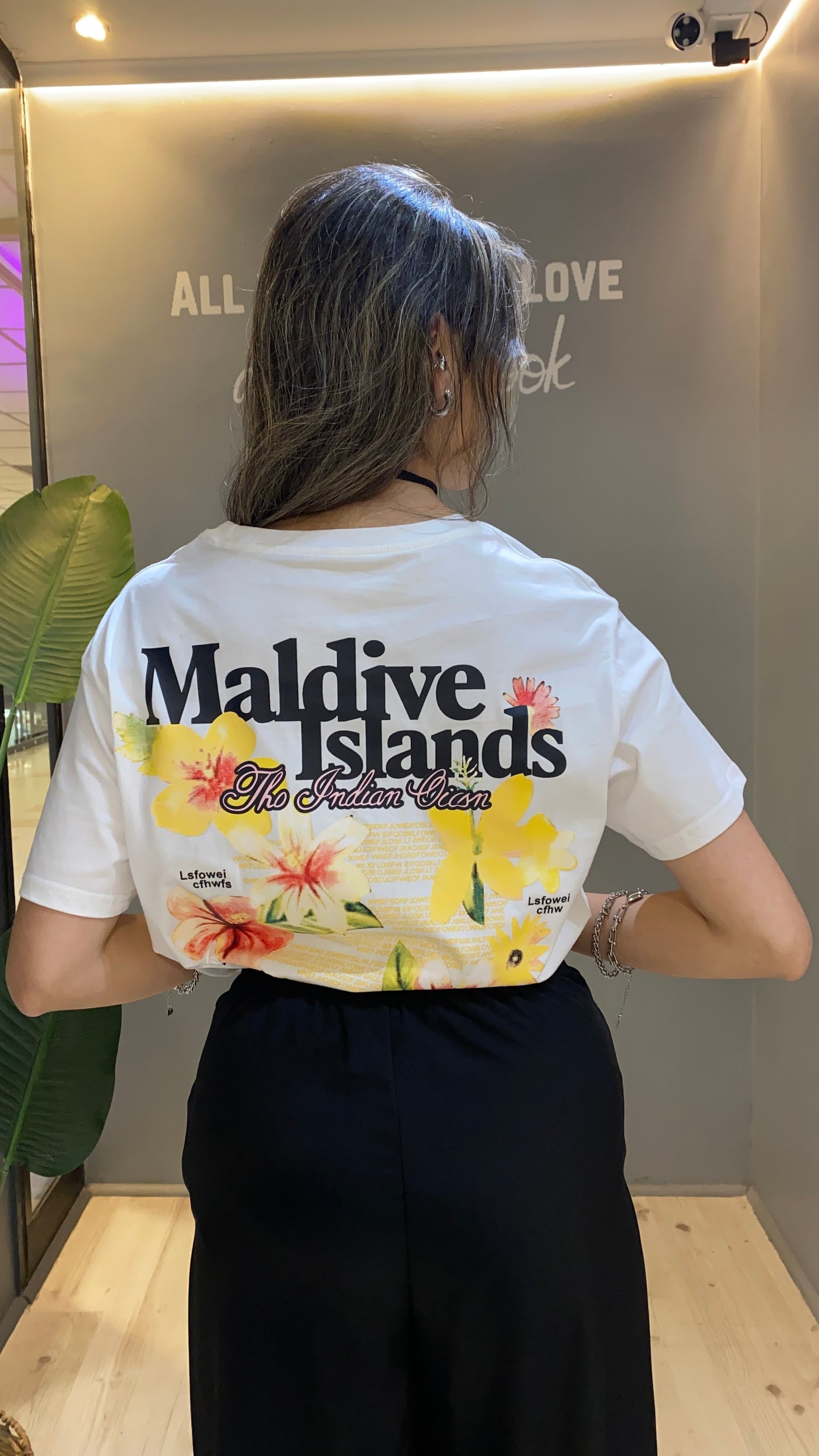 POLERA GRÁFICA MAKLIVE ISLAND