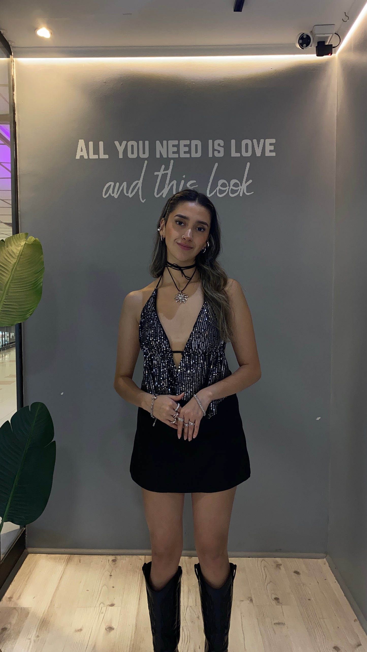 TOP LENTEJUELAS PLATEADO ESTILO MARIPOSA