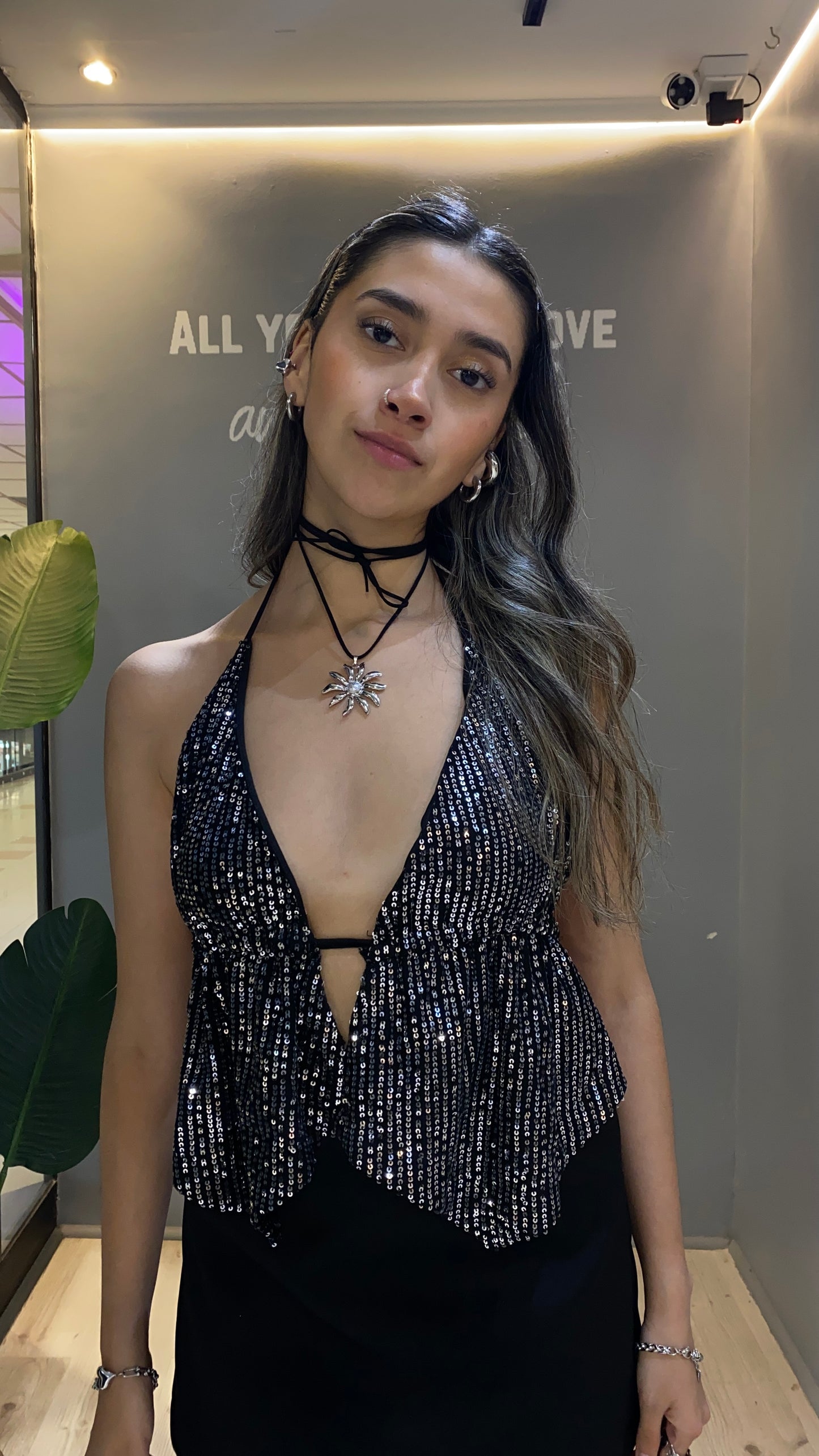 TOP LENTEJUELAS PLATEADO ESTILO MARIPOSA