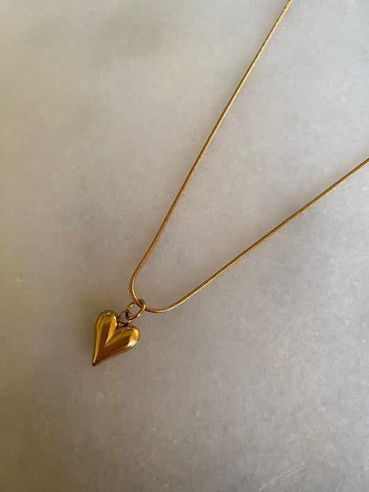 COLLAR CORAZÓN DORADO ll