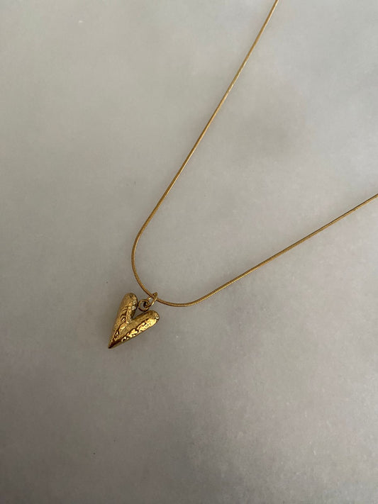 COLLAR CORAZÓN DORADO