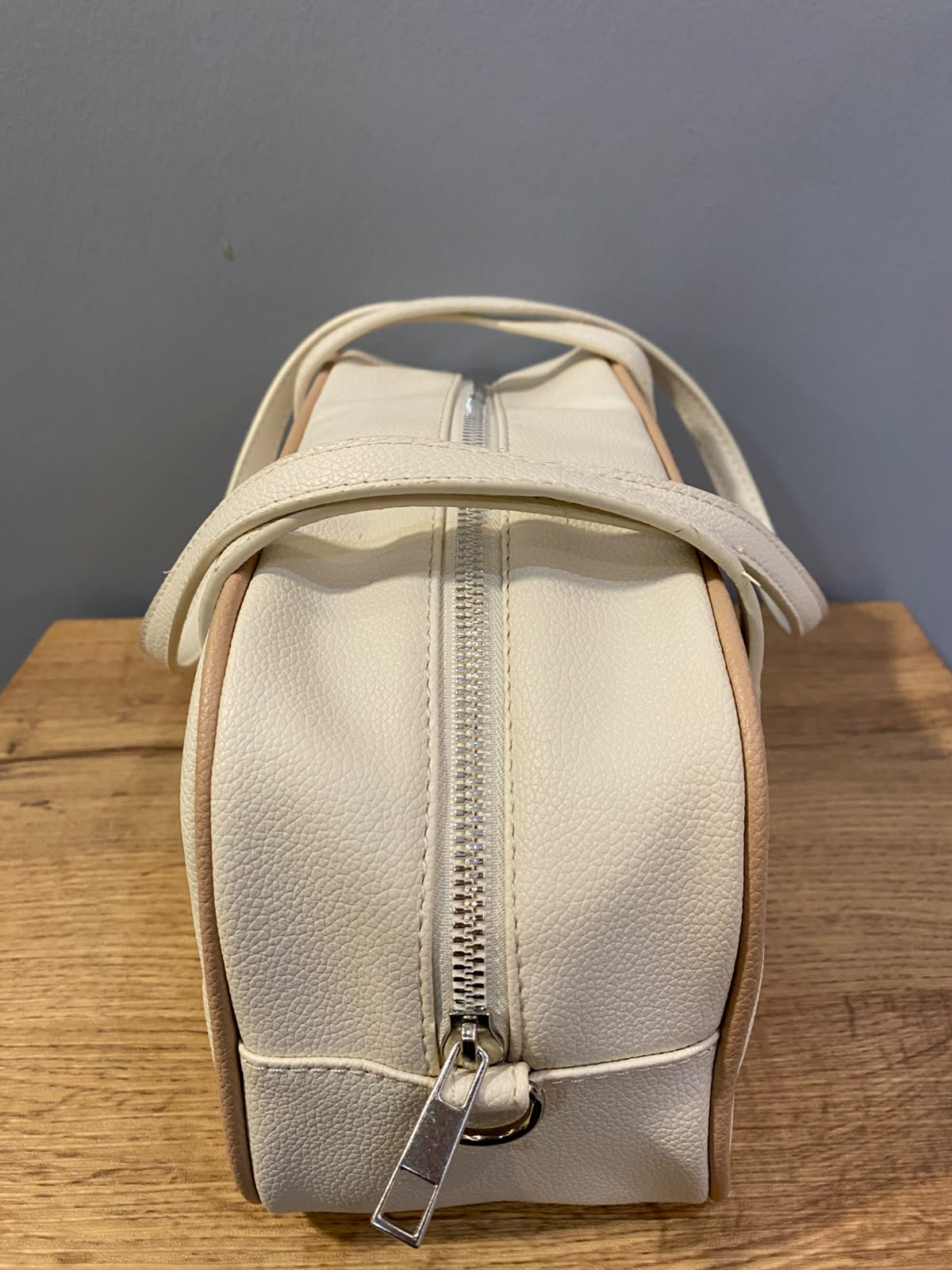 CARTERA BLANCA BORDES CAFES
